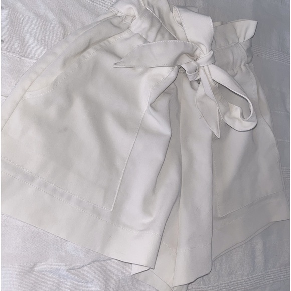 Lovalot - white tailored shorts - size 6 - Picture 4 of 6